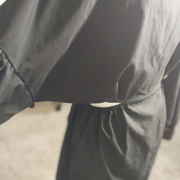 Peekaboo dress - Picture 4 of 7